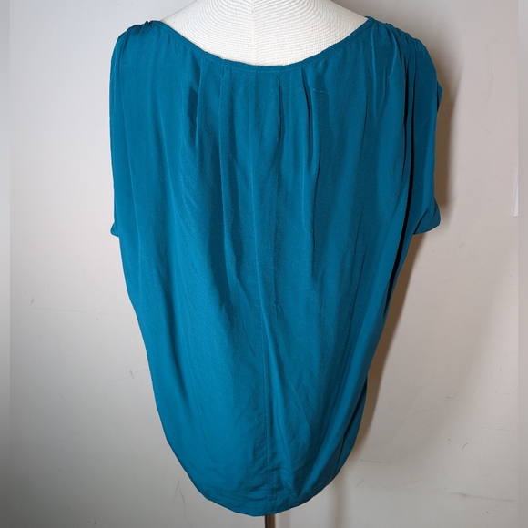 EUC- 100% silk  BEAUTIFUL Teal blouse - Picture 5 of 9